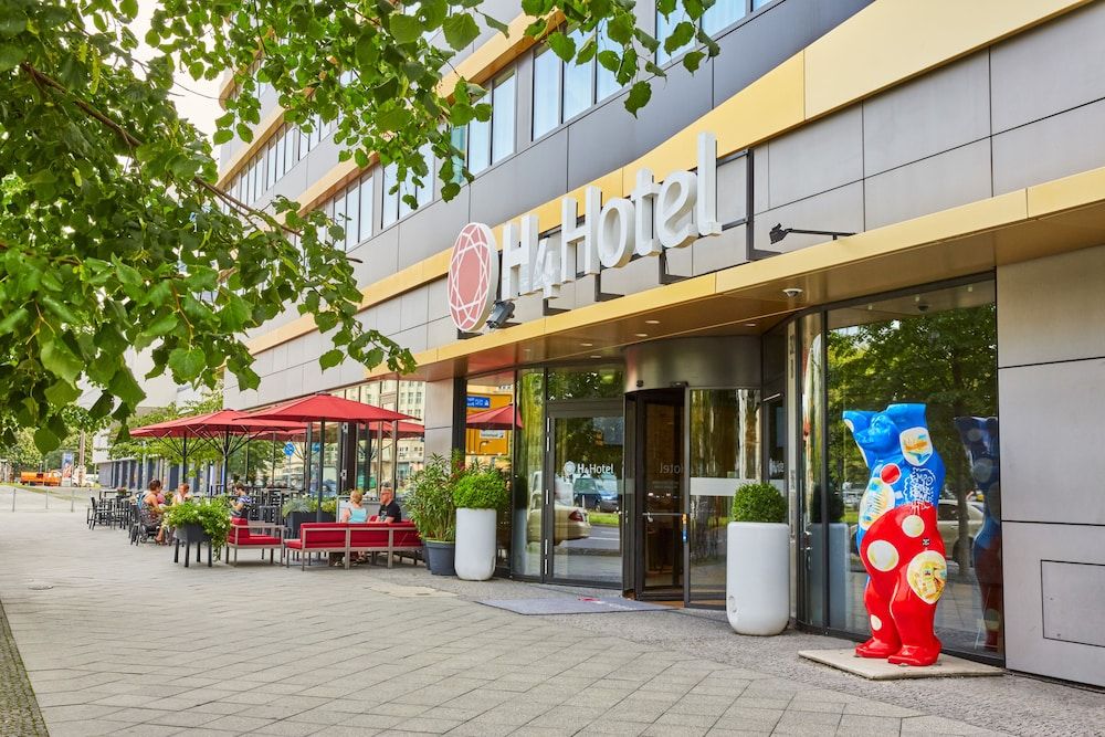 undefined H4 Hotel Berlin Alexanderplatz 4