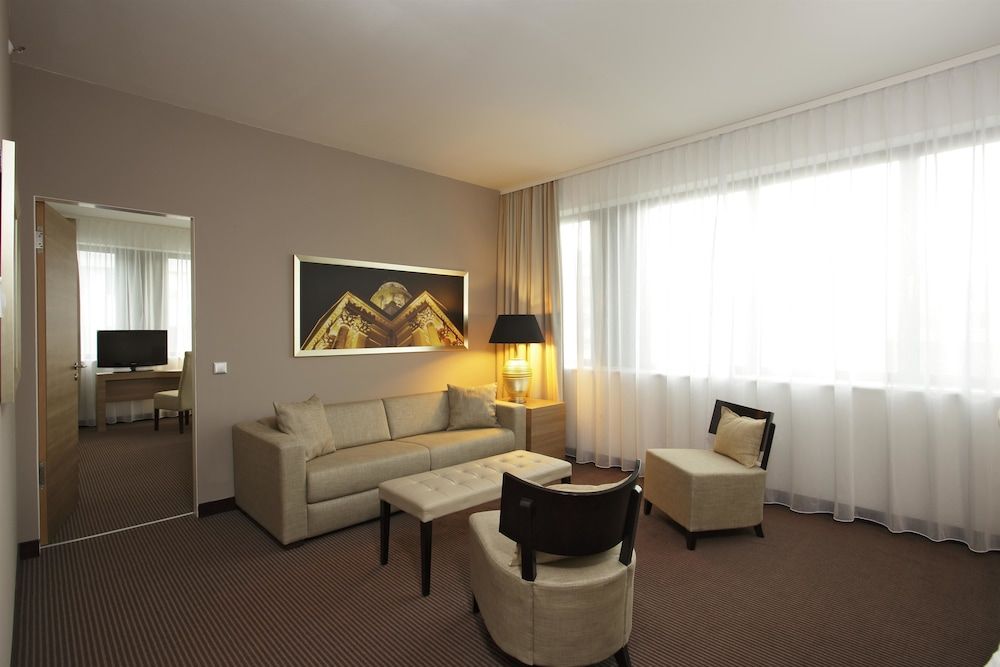 undefined H4 Hotel Berlin Alexanderplatz 8