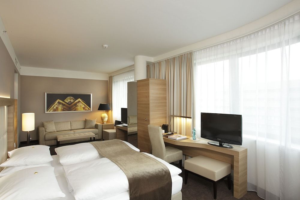 undefined H4 Hotel Berlin Alexanderplatz 7