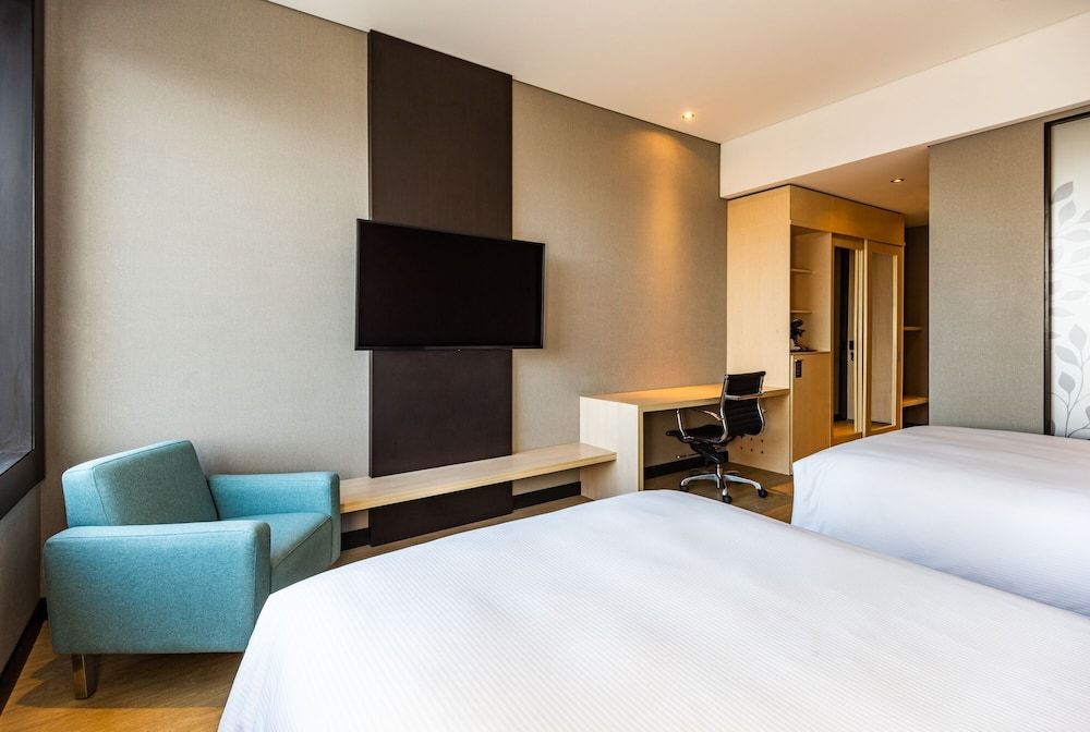 DoubleTree by Hilton Bogota Salitre AR Room, 2 Double Beds (Roll-In Shower) 5