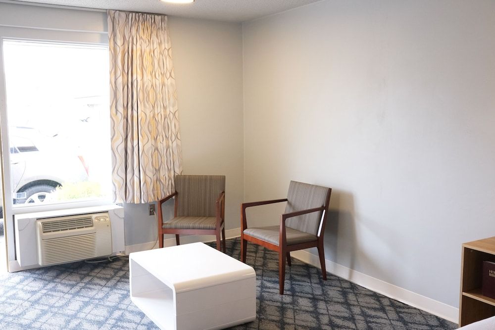 Regency Inn Design Studio 9