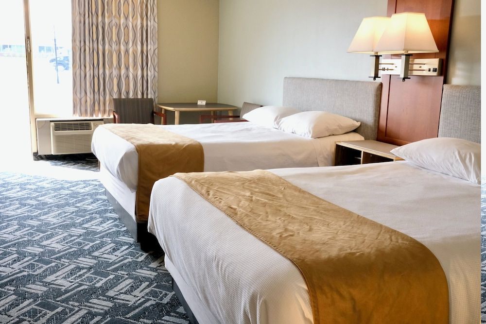 Regency Inn Premium Double Room, 2 Double Beds, Refrigerator & Microwave 9