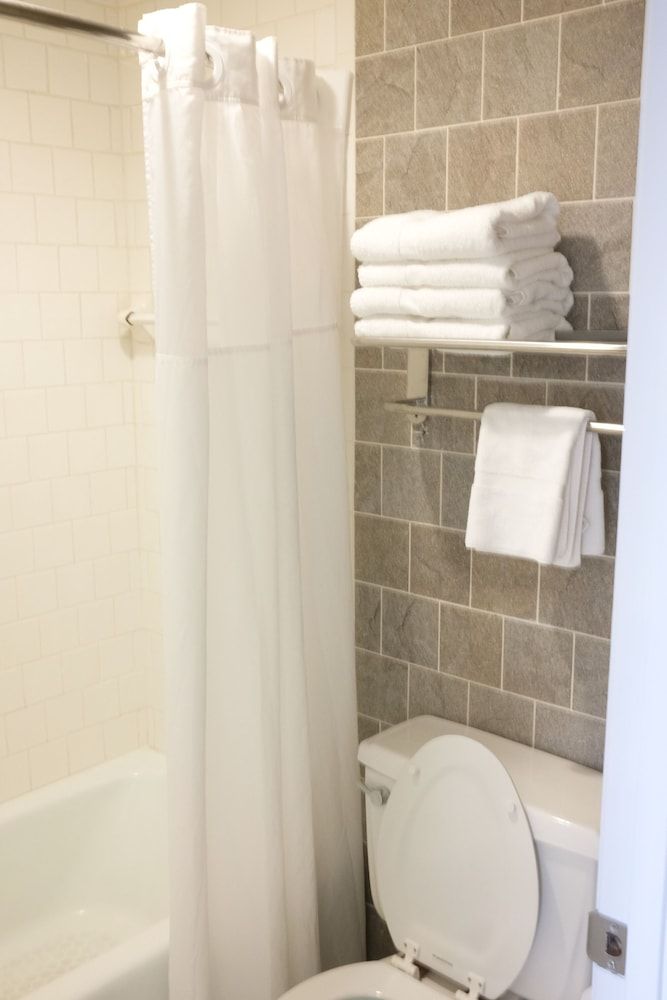 Regency Inn Design Studio 7