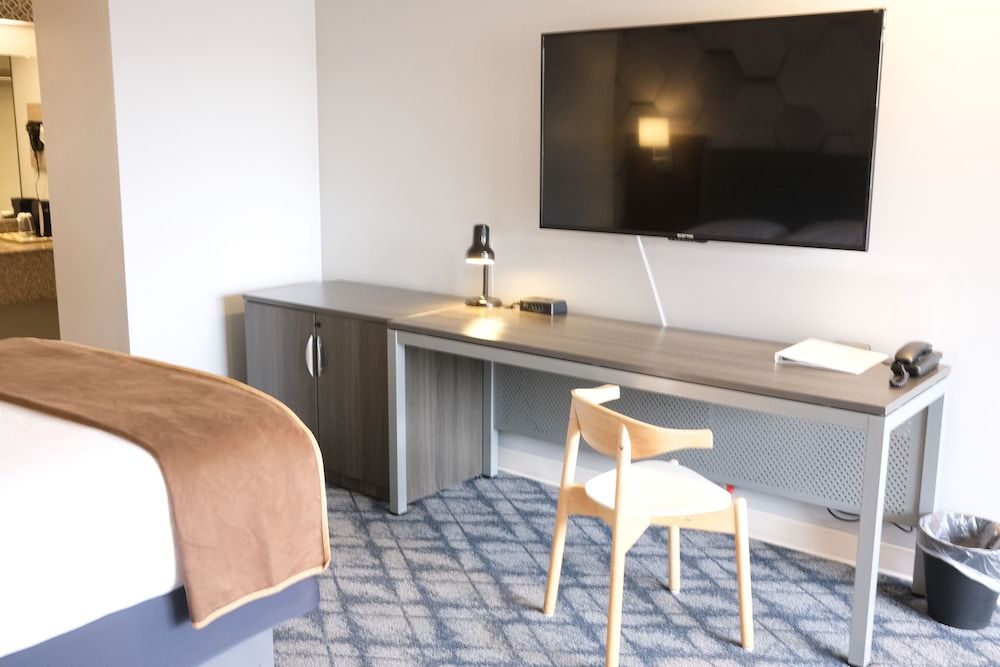 Regency Inn Design Studio 8