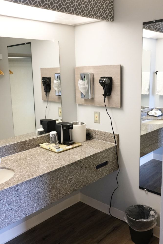 Regency Inn Design Studio 4