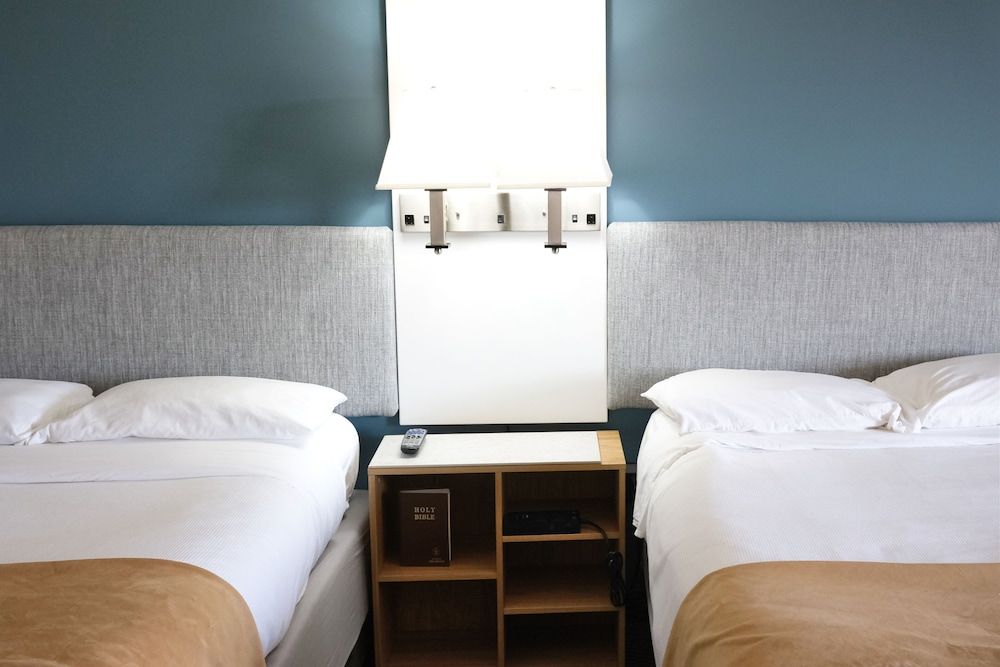 Regency Inn Premium Double Room, 2 Double Beds, Refrigerator & Microwave 5