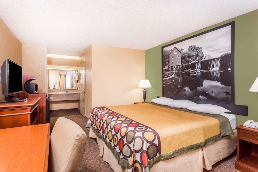 Room, 1 King Bed, Non Smoking, Bathtub (Mobility Accessible)