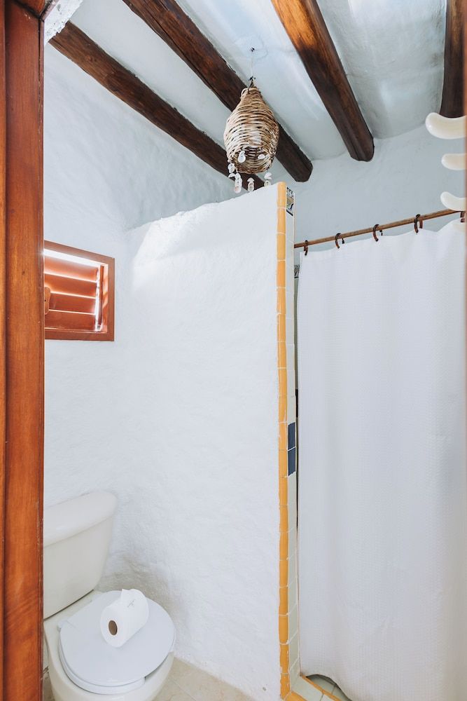 Hotel Casa Bárbara Holbox Superior Room, 1 King Bed, Garden View 5