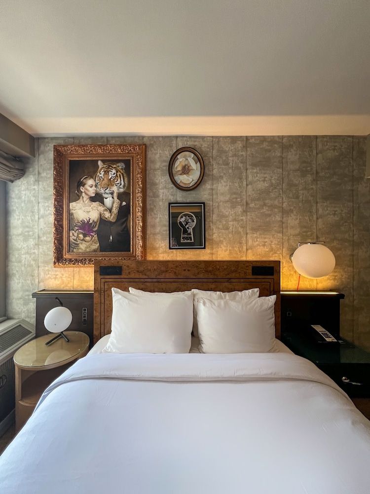 Standard Room, 1 Queen Bed, Mobility Accessible (Roll-In Shower)