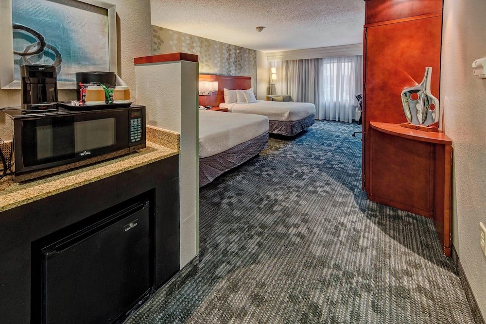 Room, 2 Queen Beds (Hearing Accessible)