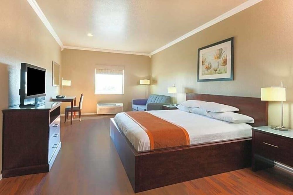 Lone Star Inn & Suites