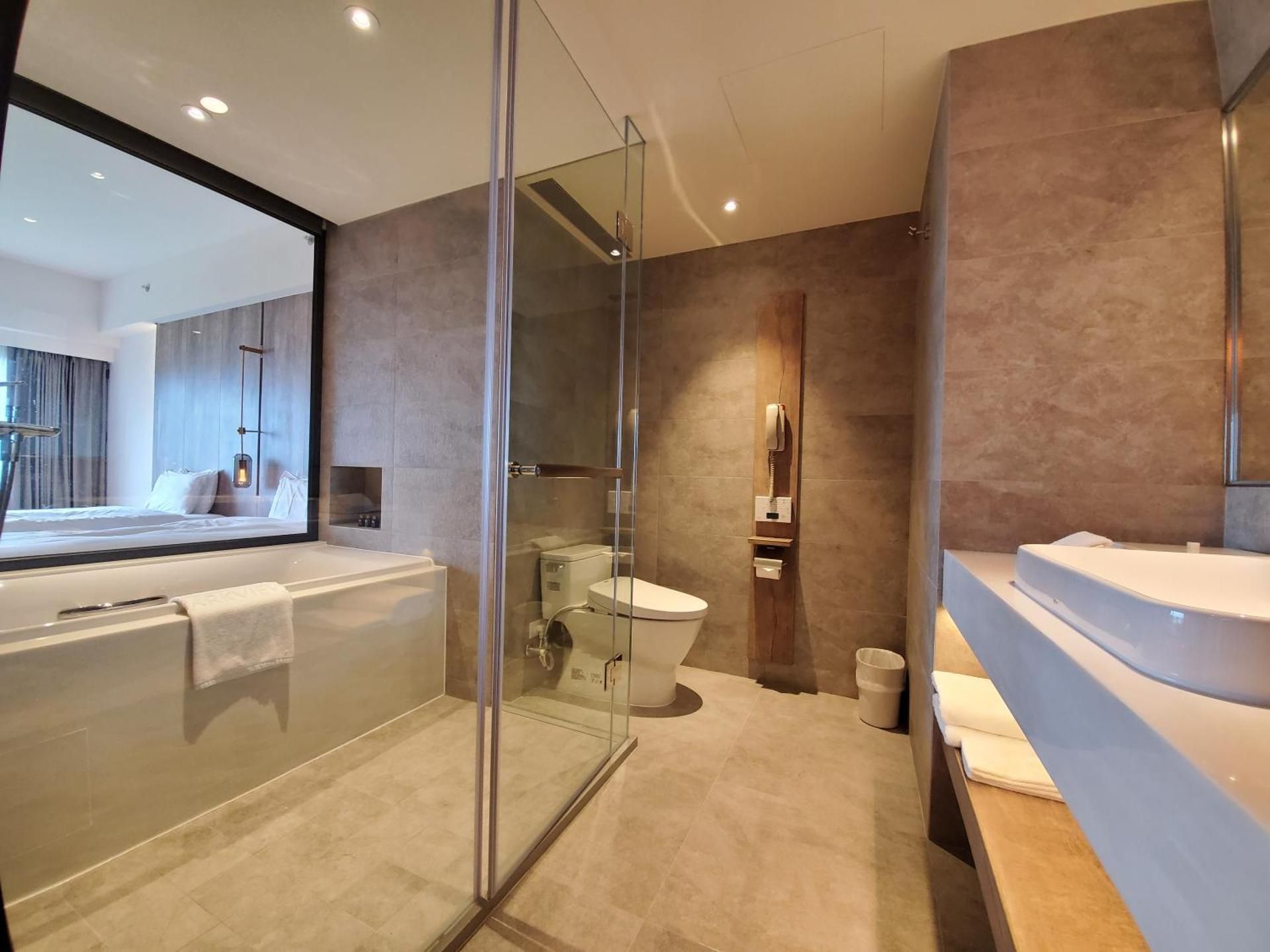 Parkview Hotel Hualien Deluxe Double with Bathtub 3