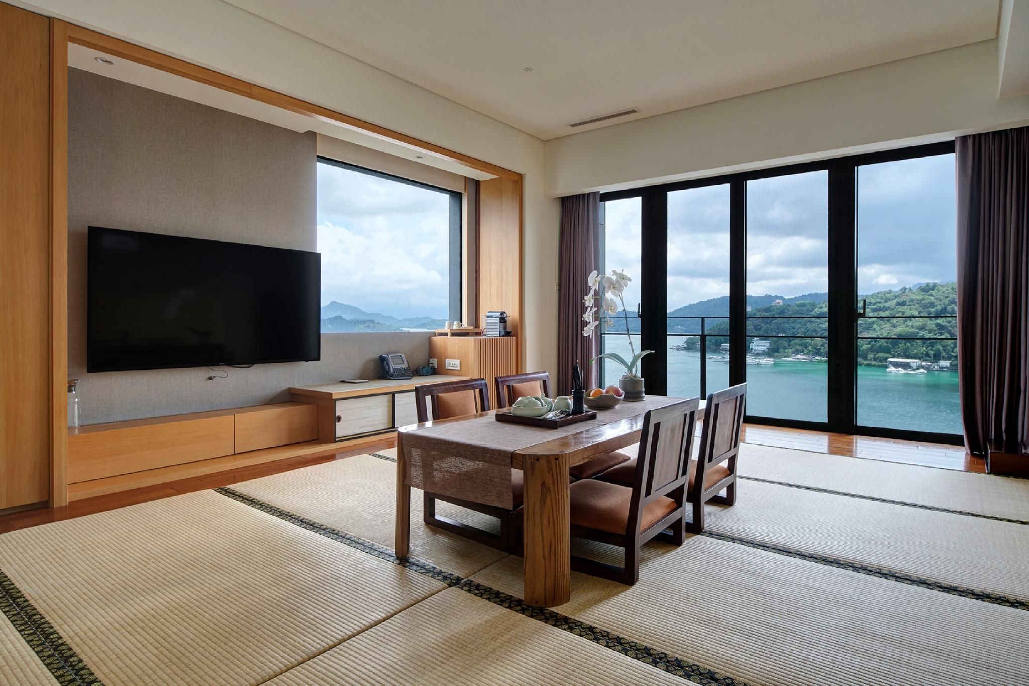 Japanese-Style Room with Premier Lake View