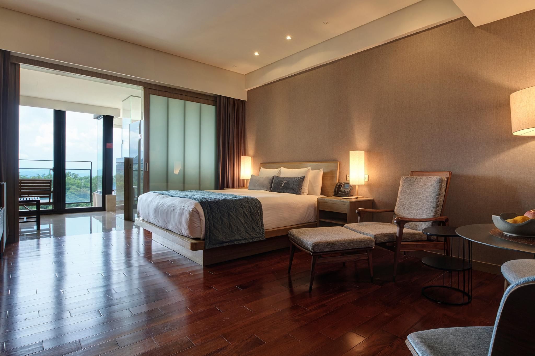 Premier Mountain View King Room