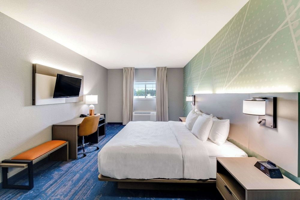 Suite, 1 King Bed with Sofa bed, Non Smoking