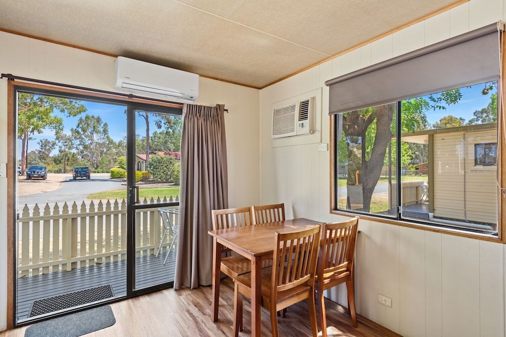 Discovery Parks - Moama West Economy 1 Bedroom Cabin 3