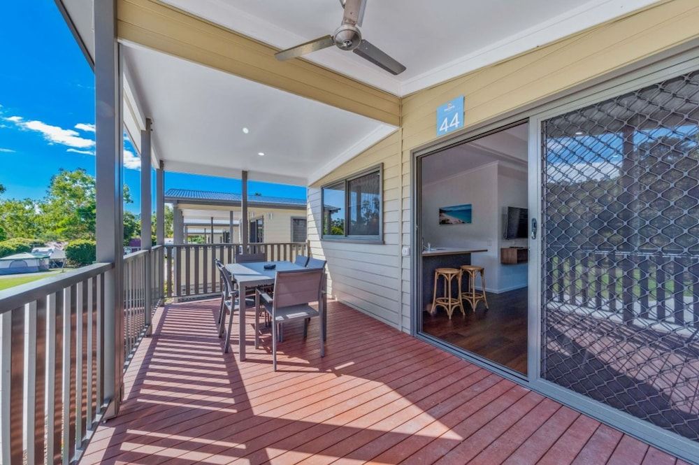 Discovery Parks - Eden Deluxe 2 Bedroom Cabin - Water Park View 4