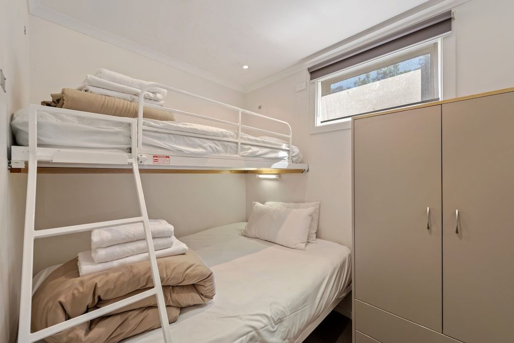 Deluxe 3 Bedroom Lakefront Cabin