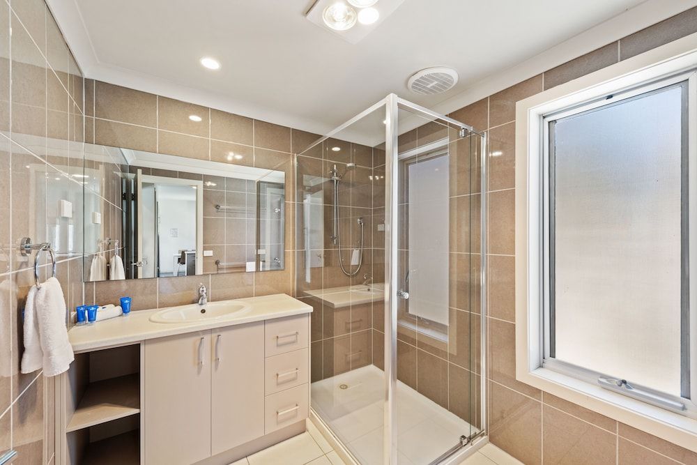 Discovery Parks - Maidens Inn Deluxe 2 Bedroom Riverfront Villa - Sleeps 5 3