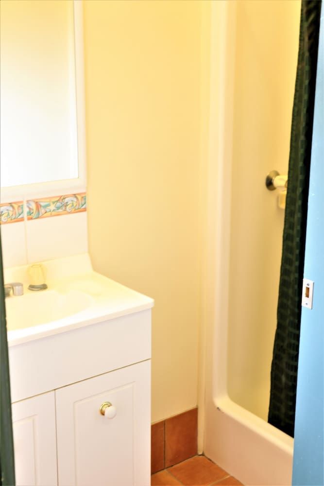 Tasman Holiday Parks - Airlie Beach Garden Villa, 2 bedroom, 6 person, balcony, non-smoking 6