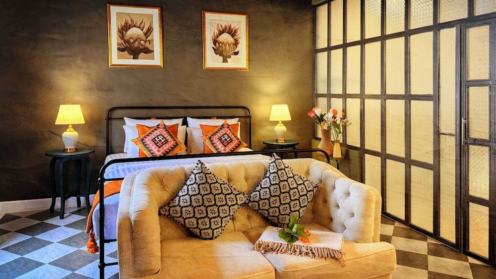 Honeymoon Suite with Bathtub