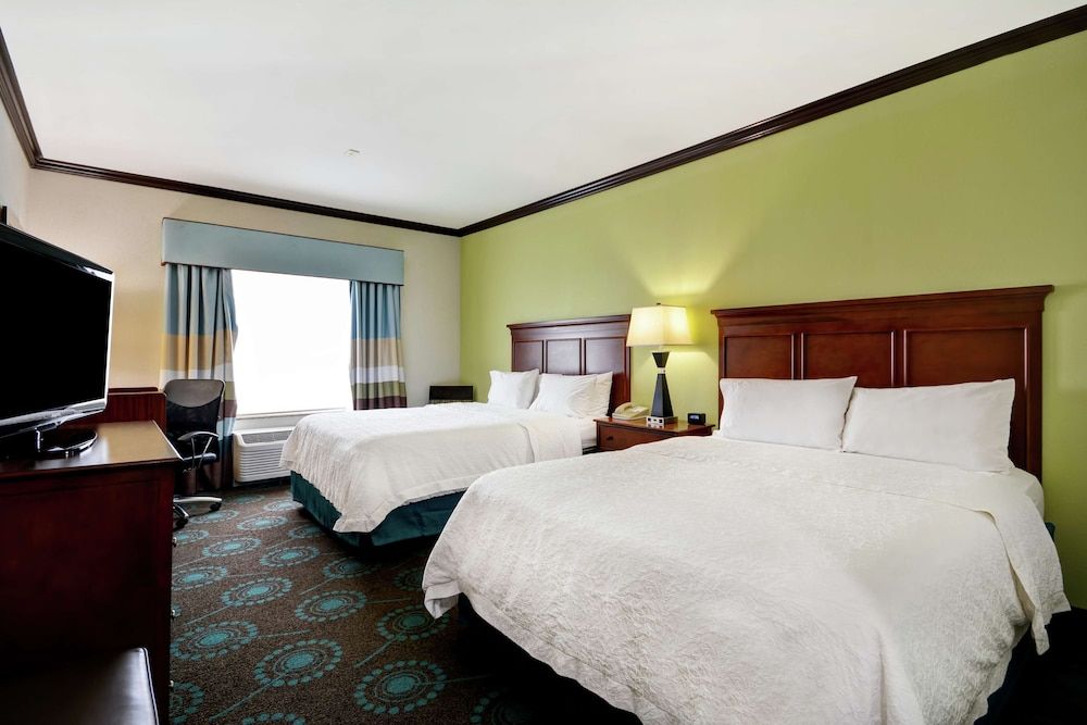 Room, 2 Queen Beds, Accessible, Bathtub