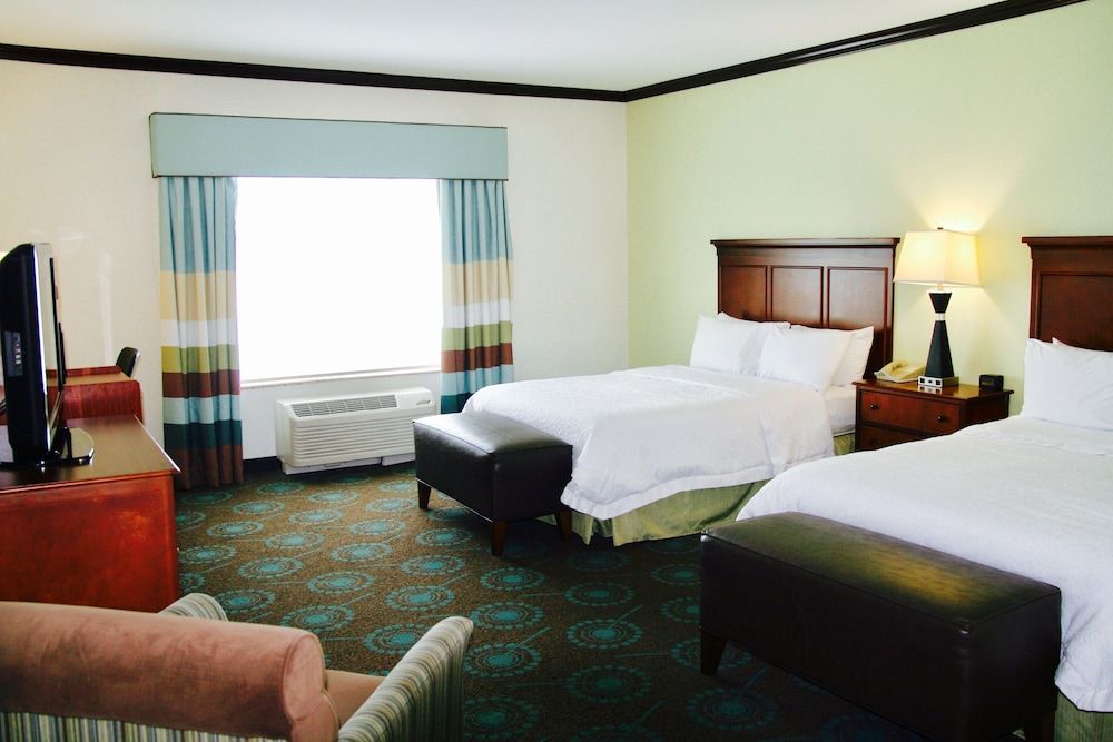 Room, 2 Queen Beds, Accessible, Bathtub