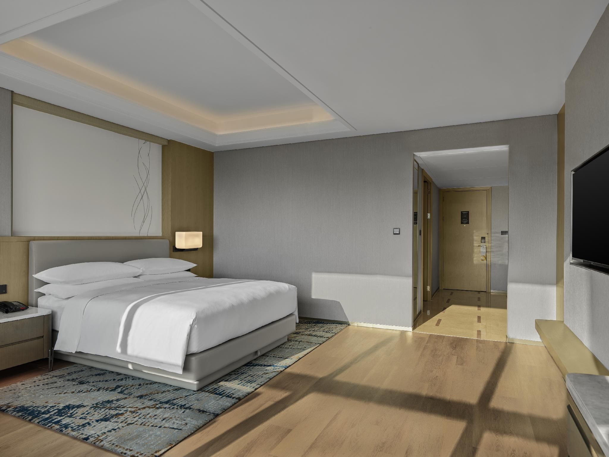 Executive Skyline King, Executive lounge access, Guest room, 1 King, Skyline view