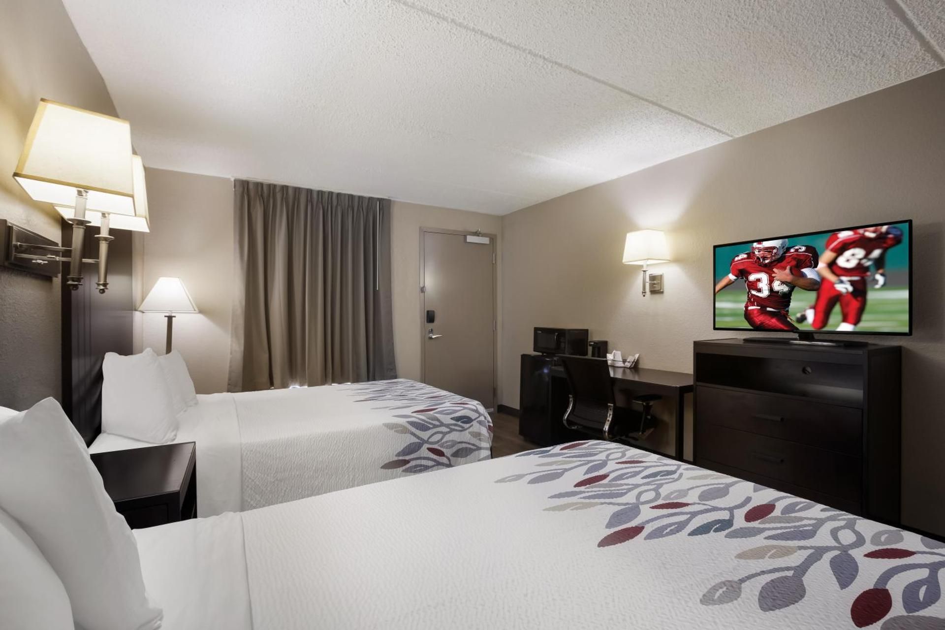 Deluxe Room with Two Full Beds Disability Access Roll-In Shower Non-Smoking