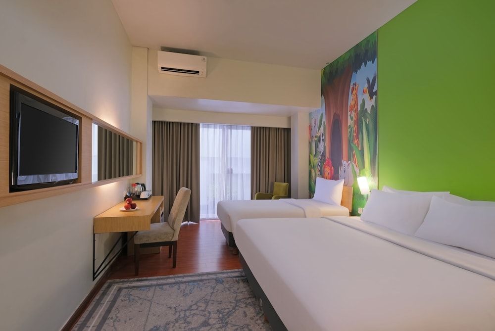 Quest Hotel Simpang Lima - Semarang by ASTON Family Room