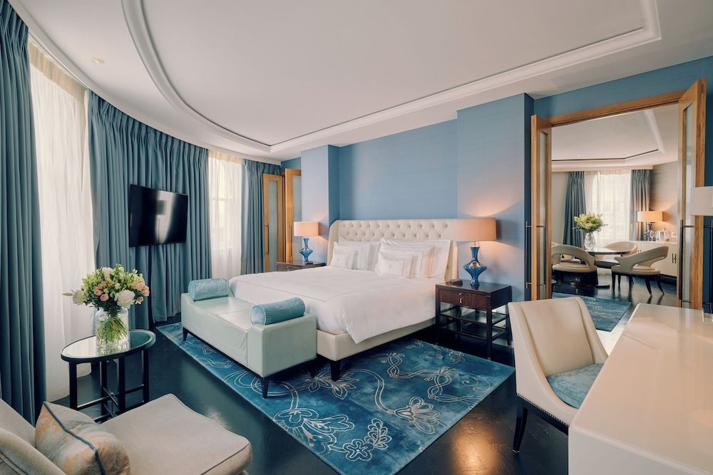 Suite, 1 King Bed (River)