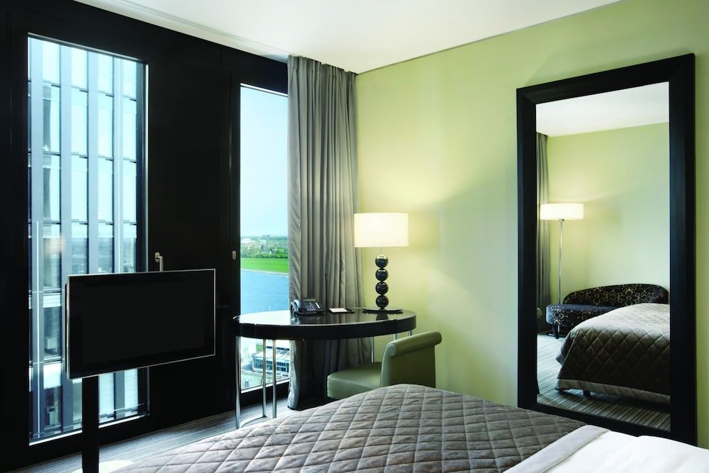 Hyatt Regency Düsseldorf Room, 1 King Bed 9