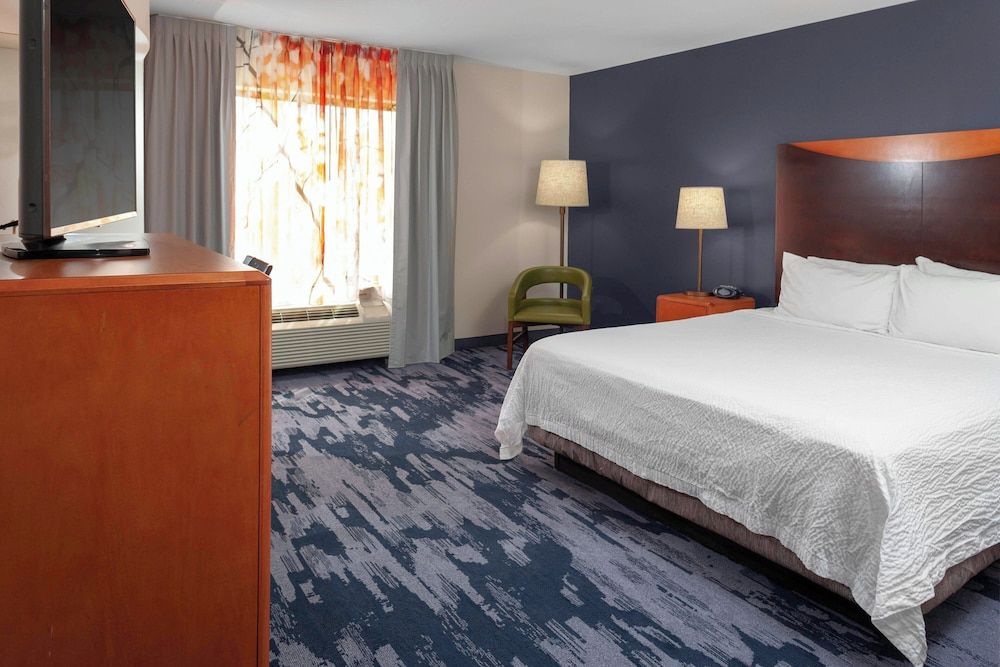 Room, 1 King Bed (Mobility/Hearing Access, Transf Shwr)