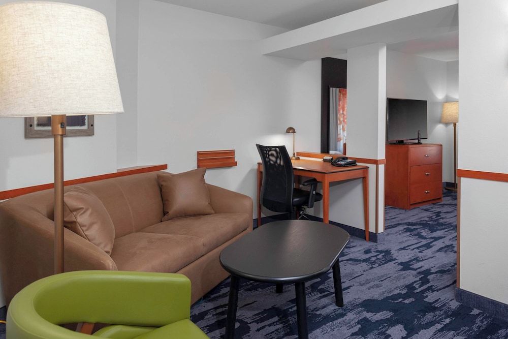 Suite, Multiple Beds (Mobility/Hearing Access, Transf Shwr)