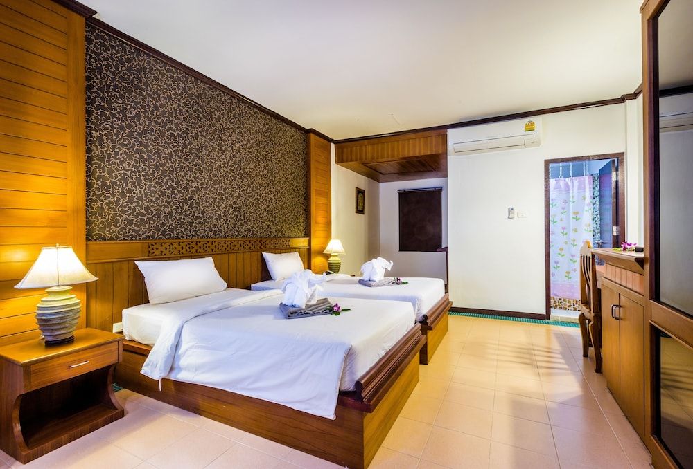 Jang Resort Deluxe Room 6