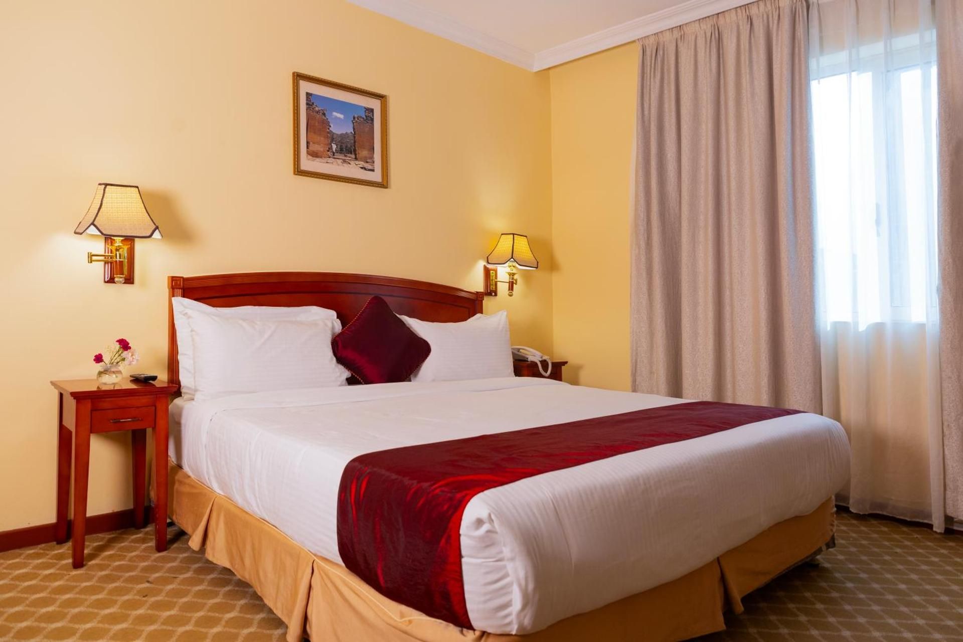 Dreamliner Hotel Deluxe King Room 11