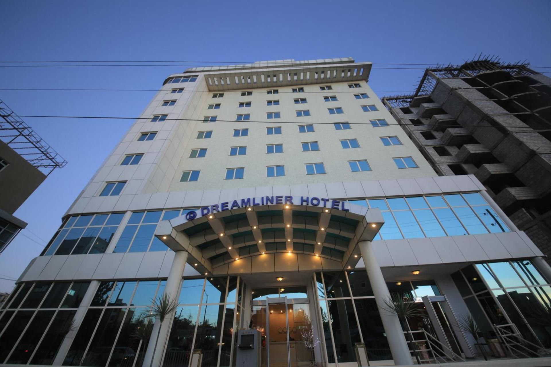 undefined Dreamliner Hotel 4