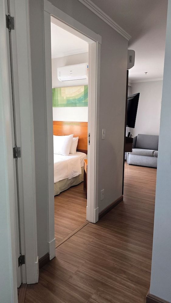 undefined Quality Suites Vila Olimpia 6