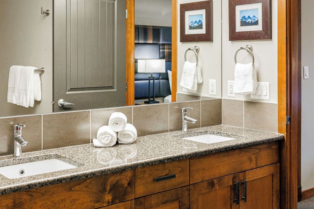 Stoneridge Mountain Resort Two Bedroom King Suite 8