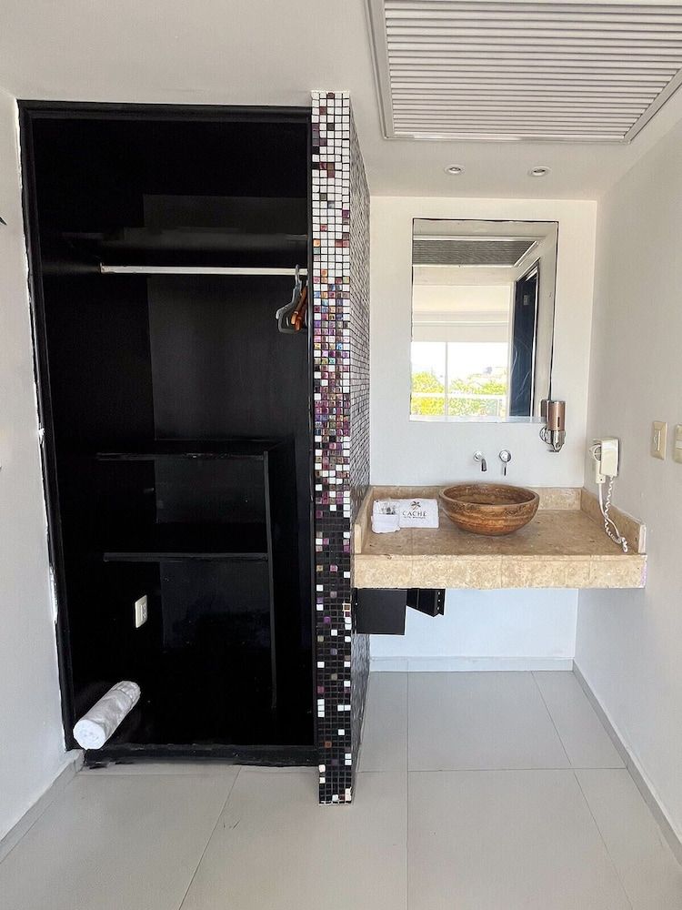 Cache Hotel Boutique - Adults Only Standard Double Room, 1 King Bed, Pool Access 12