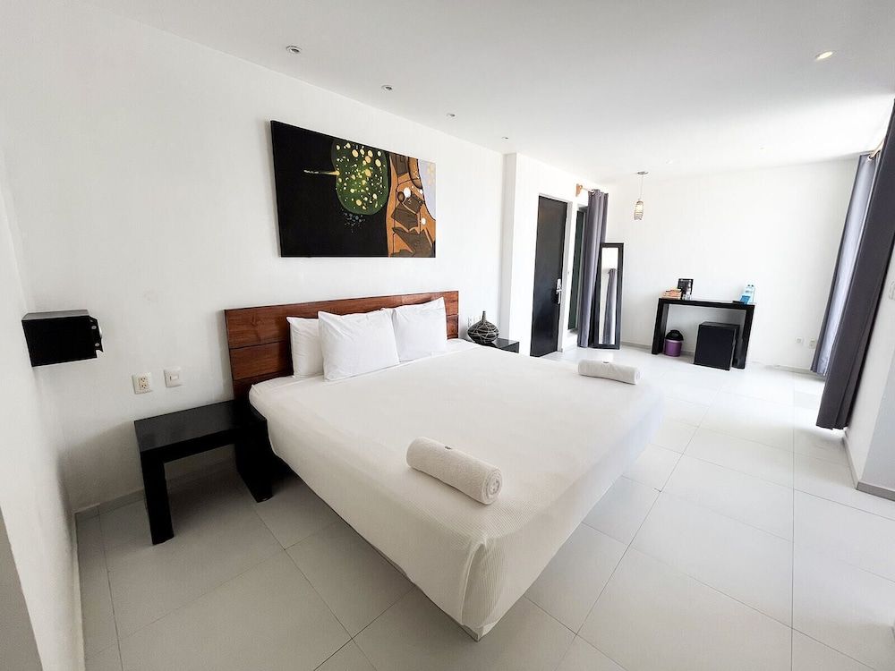 Junior Suite, 1 King Bed, City View