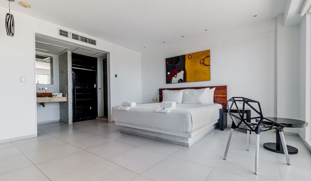 Cache Hotel Boutique - Adults Only Standard Double Room, 1 King Bed, Pool Access 2