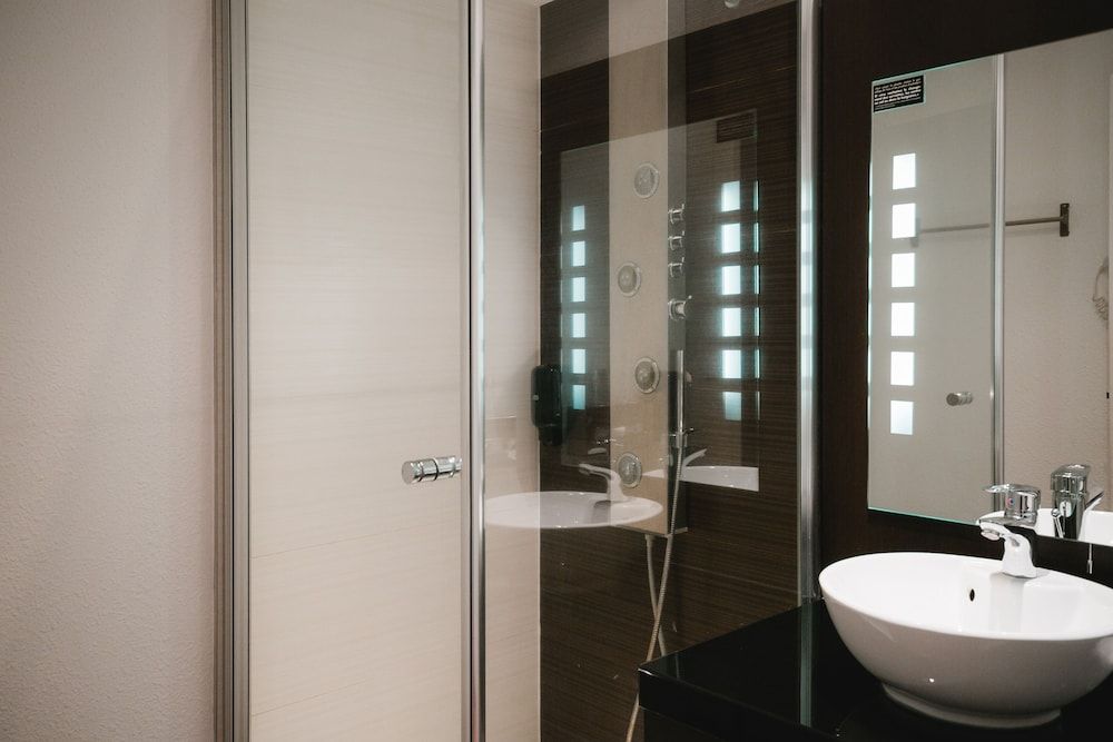 Zenia Hotel & Spa Family Room 3