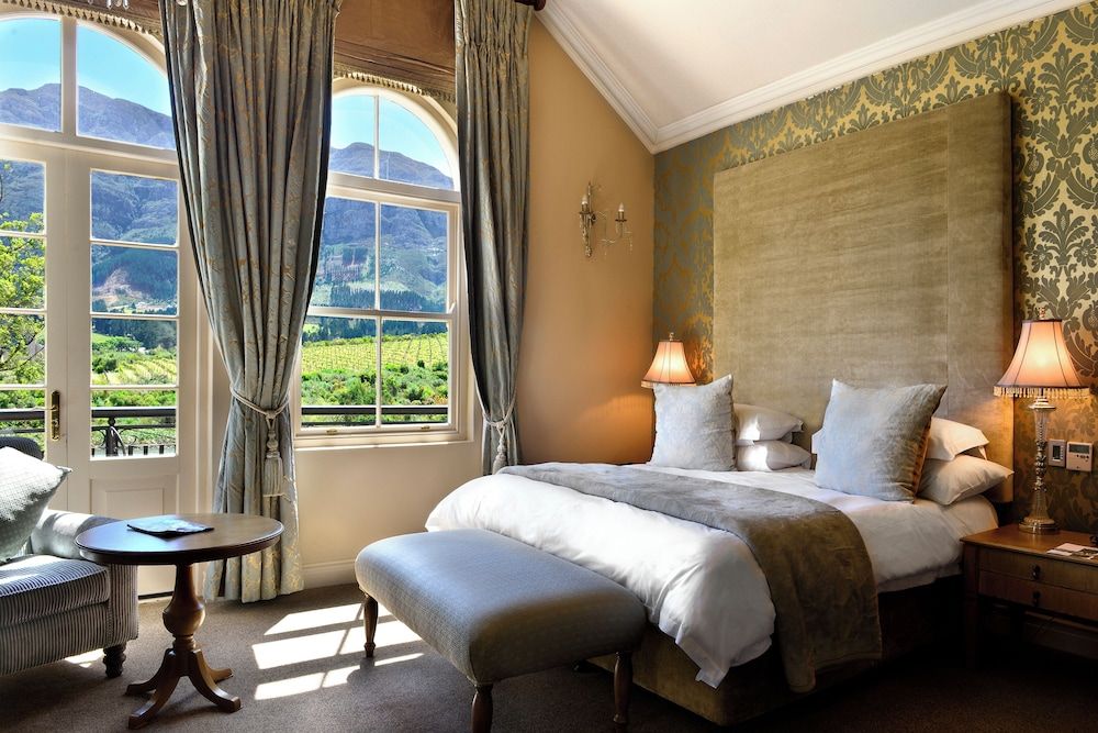 L'ermitage - Franschhoek Chateau & Villas Honeymoon Suite, Lake View 5