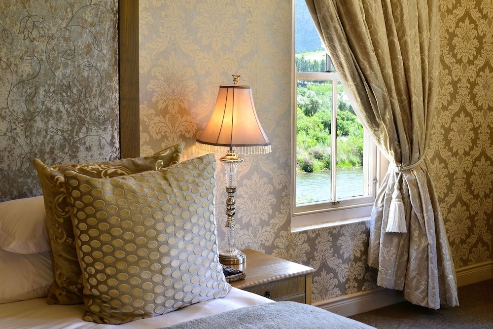 L'ermitage - Franschhoek Chateau & Villas Honeymoon Suite, Lake View 12