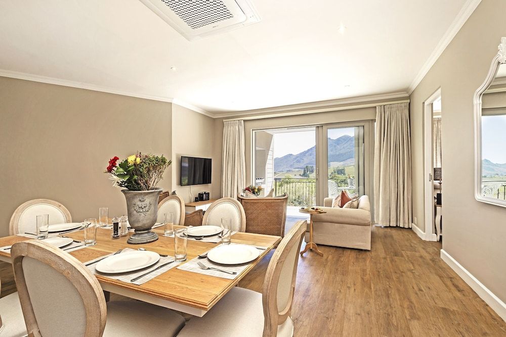 L'ermitage - Franschhoek Chateau & Villas Luxury Villa, 2 Bedrooms, River View 3