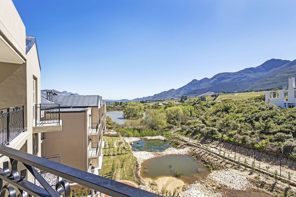 L'ermitage - Franschhoek Chateau & Villas Luxury Villa, 2 Bedrooms, River View 8
