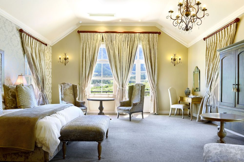 L'ermitage - Franschhoek Chateau & Villas Honeymoon Suite, Lake View 2
