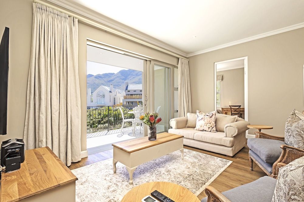 L'ermitage - Franschhoek Chateau & Villas Luxury Villa, 2 Bedrooms, River View 14