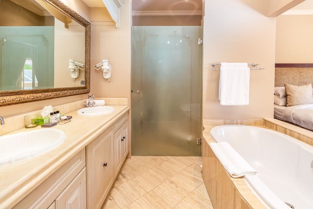 L'ermitage - Franschhoek Chateau & Villas Villa, 2 Bedrooms, Mountain View 3